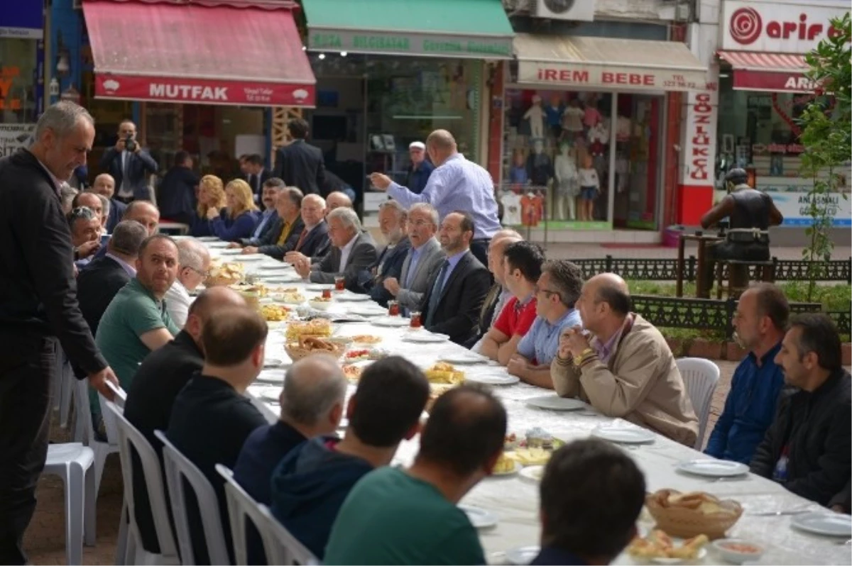 Orta Çarşı Esnafından Başkan Çamyar\'a Teşekkür