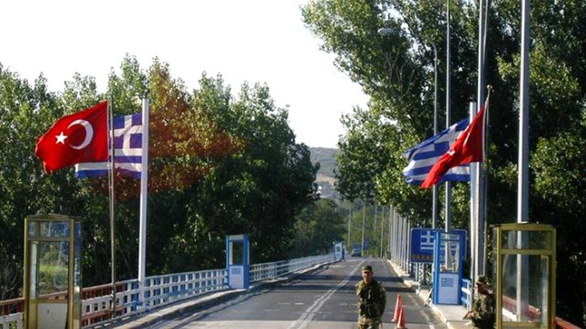 Para ve Altınlarla Yunanistan\'a Kaçtılar