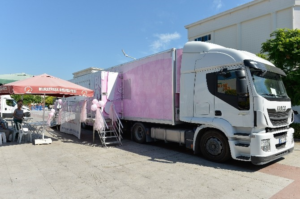 Pembe Prenses \'Kanser Tarama Tır\'ı Muratpaşa\'da