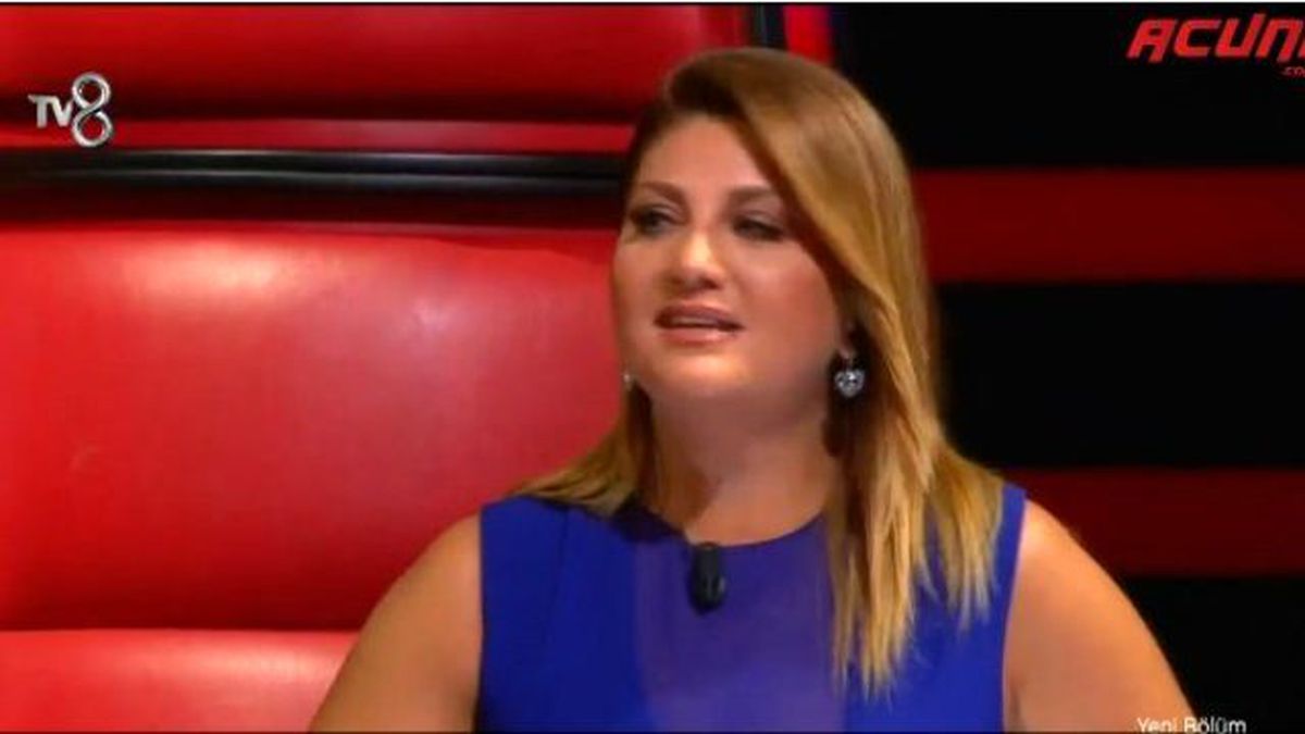 Sibel Can Kendisini Şarkıya Kaptırıp Performansa Dönmeyi Unuttu