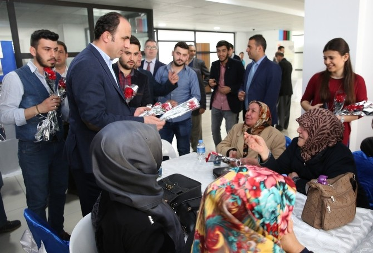 Talha Bayrakçı Gençlik Merkezi\'nde Üniversite Öğrencilerine 5 Yıldızlı Hizmet