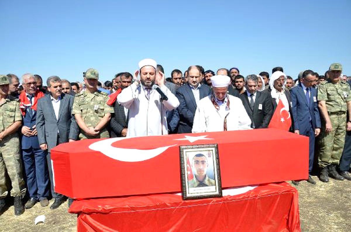 Terhisine 2 Gün Kala Şehit Olan Er, Gözyaşlarıyla Toprağa Verildi