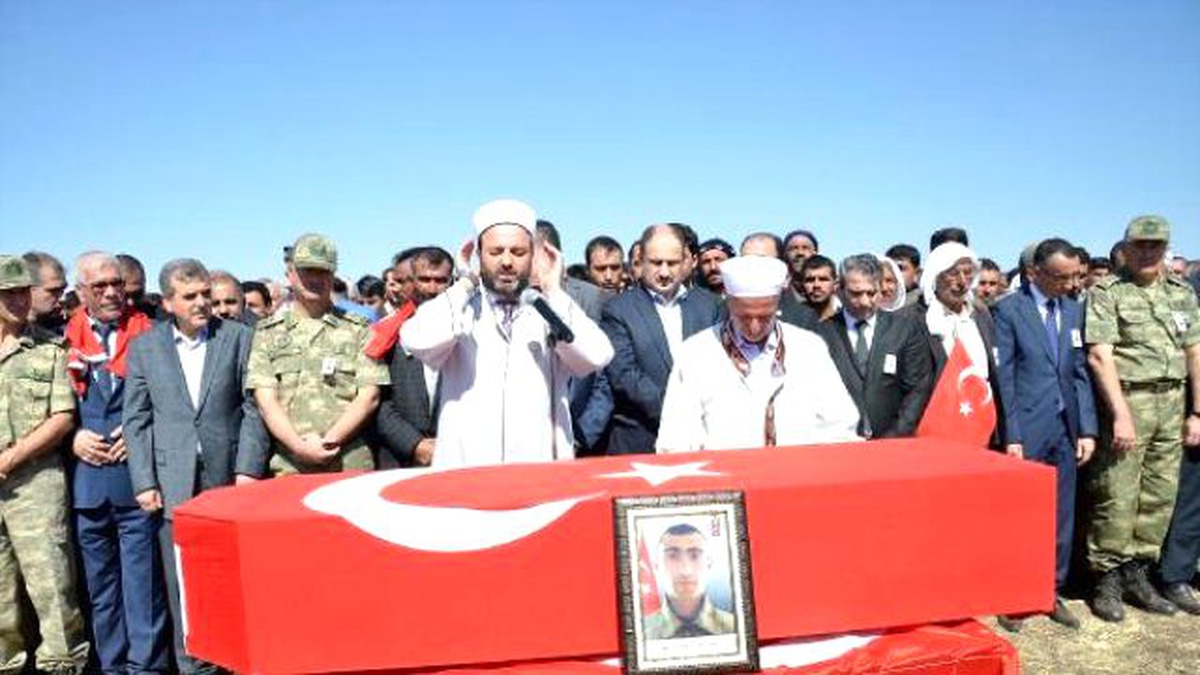 Şanlıurfa Terhisine 2 Gün Kala Şehit Olan Er, Gözyaşlarıyla Toprağa Verildi 2