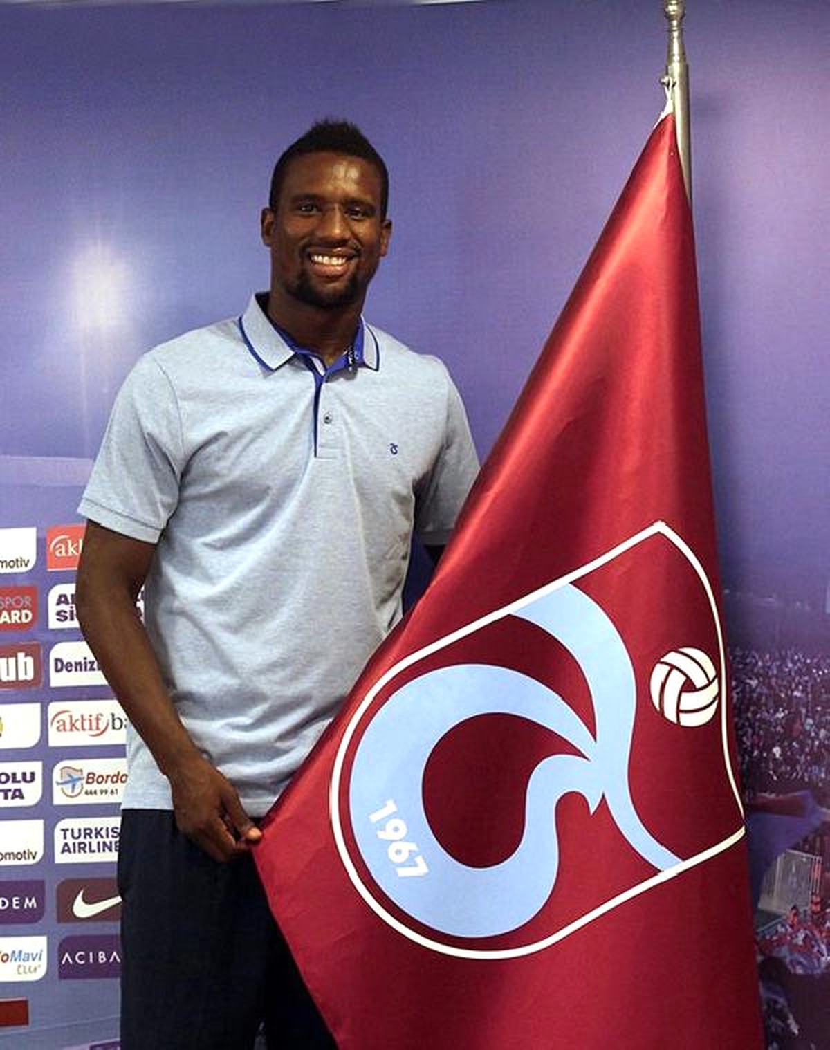 Trabzonspor N\'doye ve Douglas\'ın Borcunu Taksitlendirdi