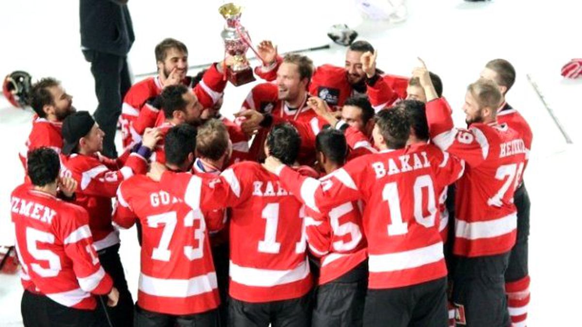 Buz Hokeyi\'nde Avrupa Grup Şampiyonu Olan Zeytinburnu Belediyesi Sporcuları Tarih Yazdı.