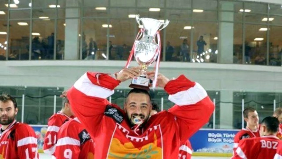 Buz Hokeyi\'nde Avrupa Grup Şampiyonu Olan Zeytinburnu Belediyesi Sporcuları Tarih Yazdı.