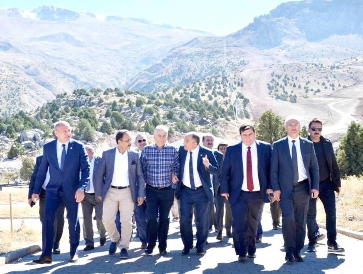 Uşak Beldiye Başkanı Cahan\'dan Polemiklere "Fore Kazıklı" Cevap