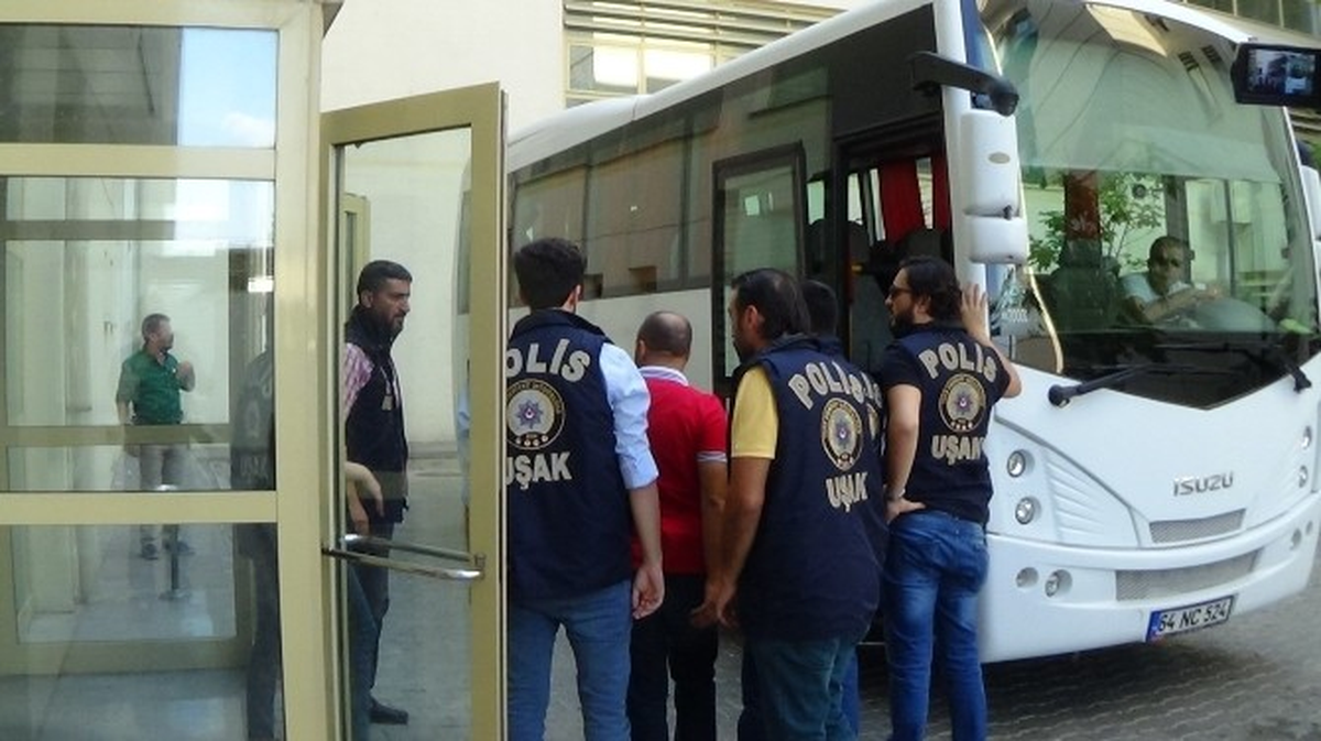 Uşak\'ta Fetö\'den 8 Kişi Tutuklandı