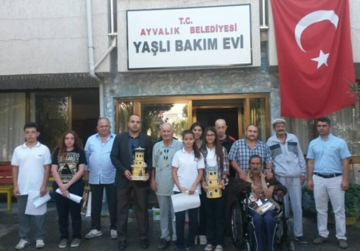 Yaşlılar Haftası\'nda Ayal Öğrencilerinden Anlamlı Ziyaret