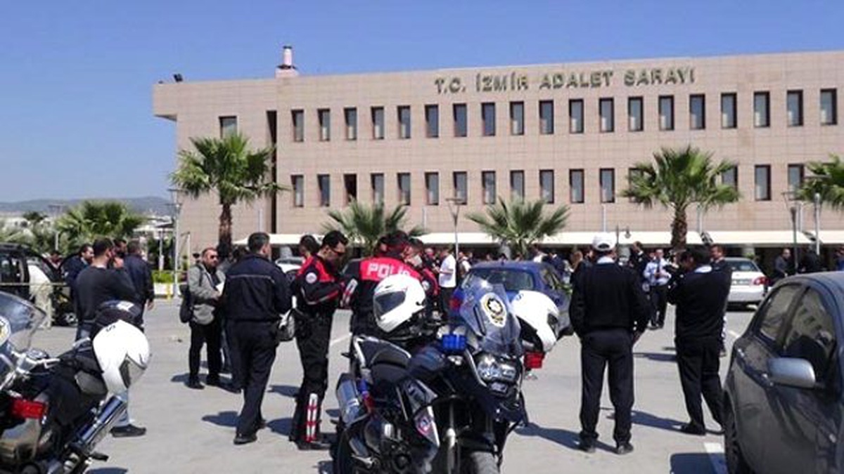 2 Adliye Personeli Tutuklandı