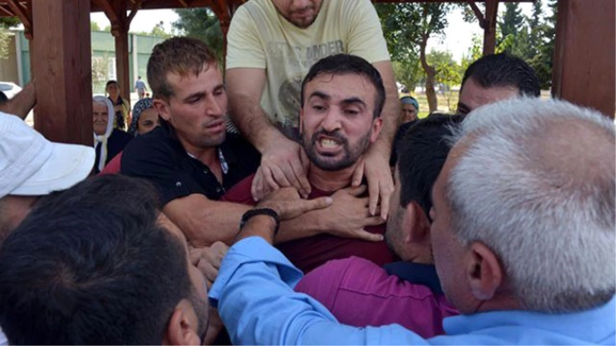 Adana\'daki Feci Kazada 2 Kızını Kaybeden Baba İsyan Etti