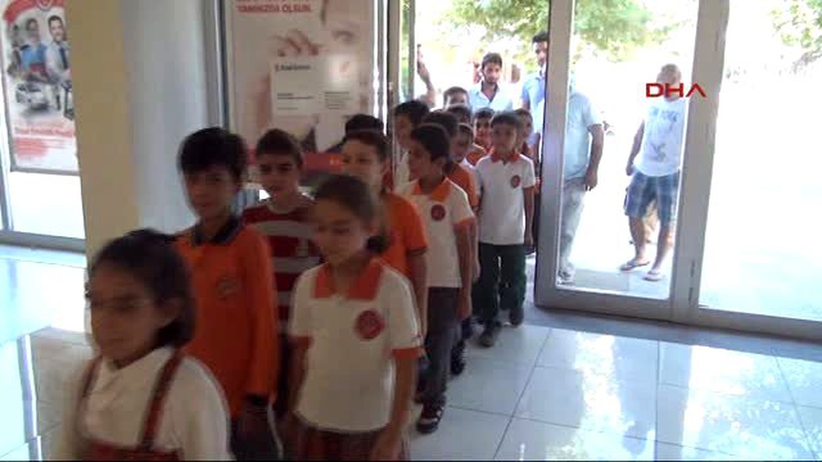 Adıyaman\'da Öğrencilerden Şehit ve Gazi Yakınlarına Bağış