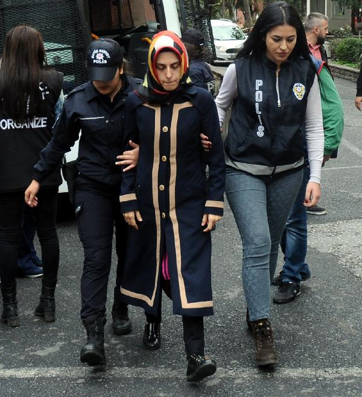 Adliyelerde Gözaltına Alınan 25 Kadın Sağlık Kontrolünden Geçirildi