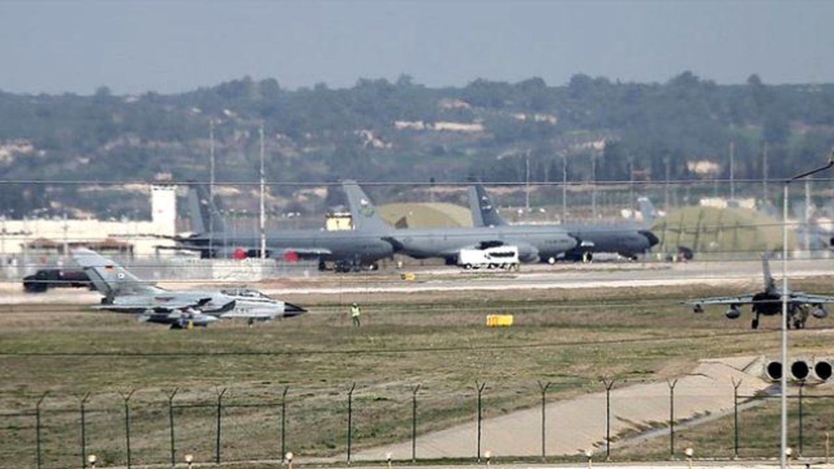 Alman Milletvekilleri İncirlik Üssü\'nde