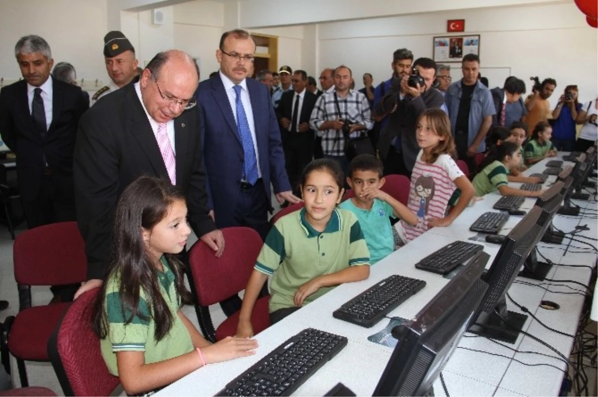 Anadolu Başsavcısı Tosun\'dan Seydikemer\'e 330 Bilgisayar