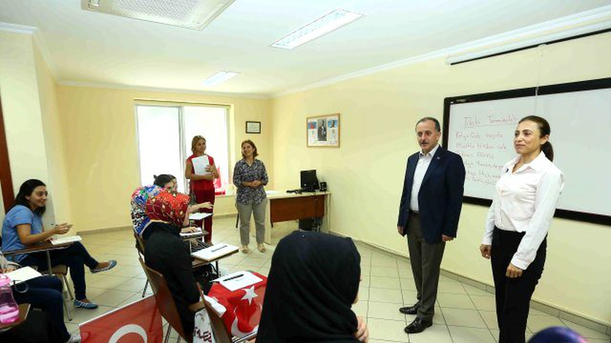 Bağcılarlı kadınlar meslek öğrenerek kendi işlerini kuruyor