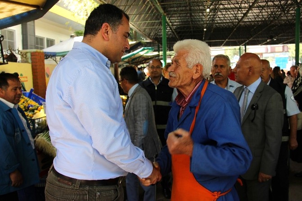 Başkan Taşdelen, Emek Pazarında Esnaf ve Halkla Bir Araya Geldi