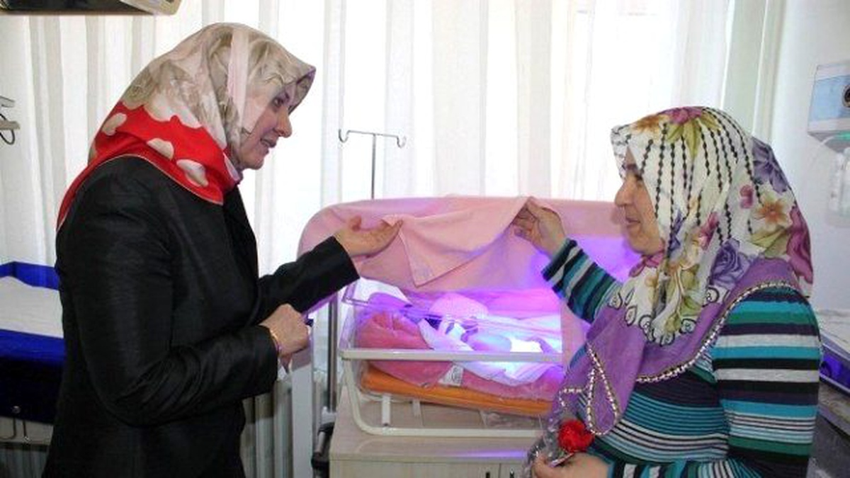 Belediye Başkanın Eşinden Yeni Annelere Ziyaret