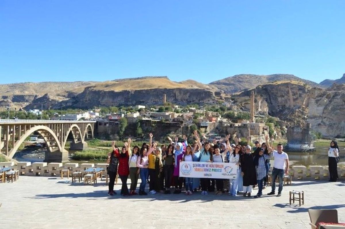Bitlis\'te Şehirler ve Kültürler-Yörelerimiz Projesi