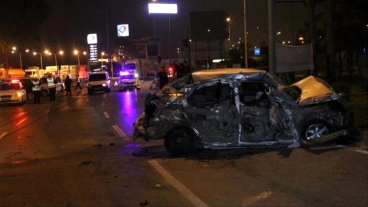 Bursa\'da Trafik Kazası: 2 Ölü 1 Yaralı