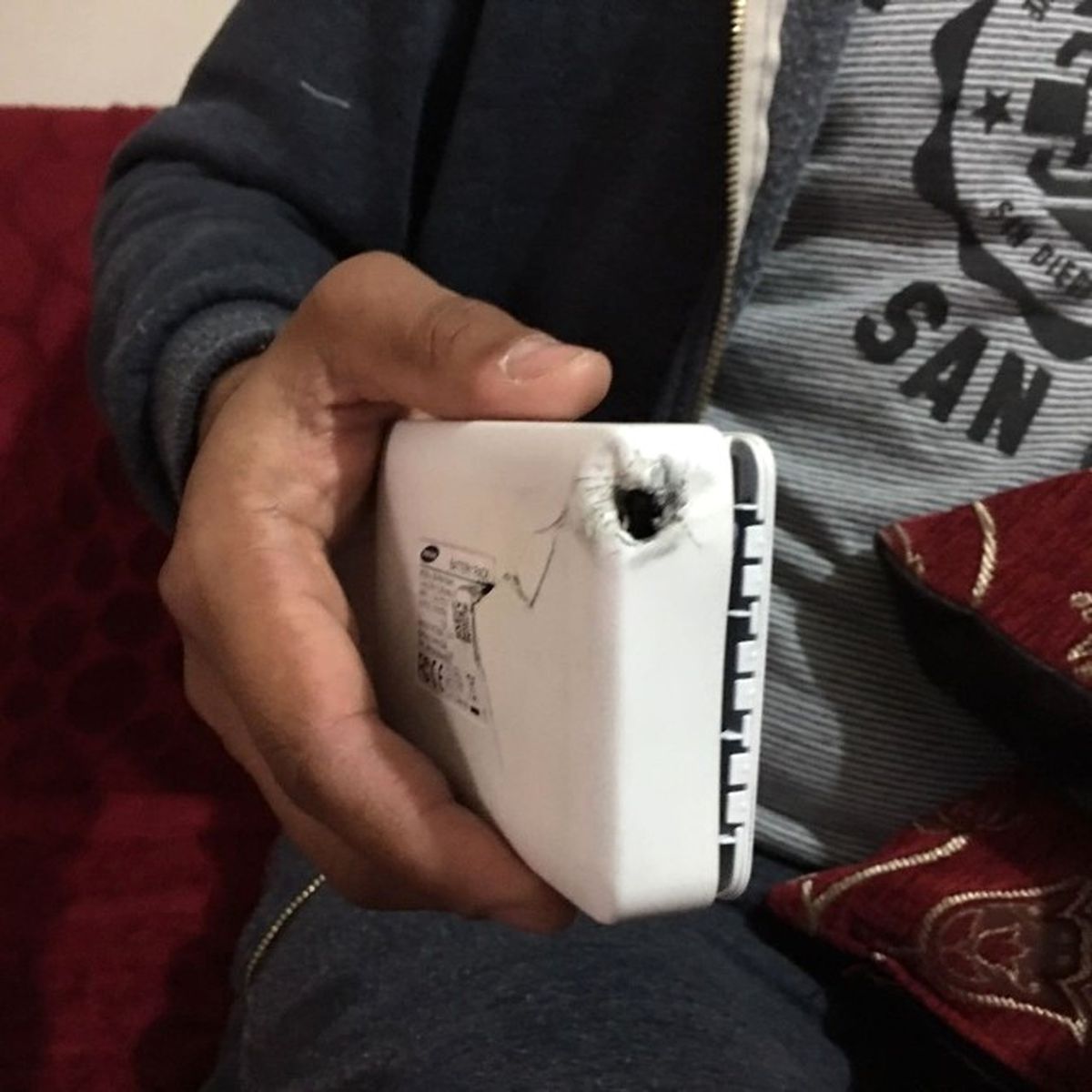 Cebindeki Şarj Cihazı, Uzman Çavuşun Hayatını Kurtardı