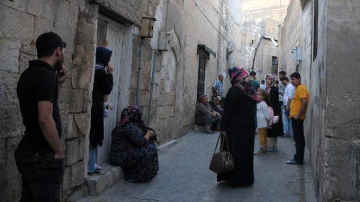 Görüntülü Haber) Cezaevinden İzinli Çıktı, Çocuklarının Gözü Önünde Eşini Boğarak Öldürdü