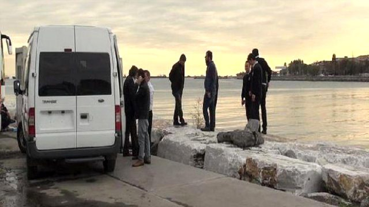 Denizden Başından Kurşunlanmış Erkek Cesedi Çıktı