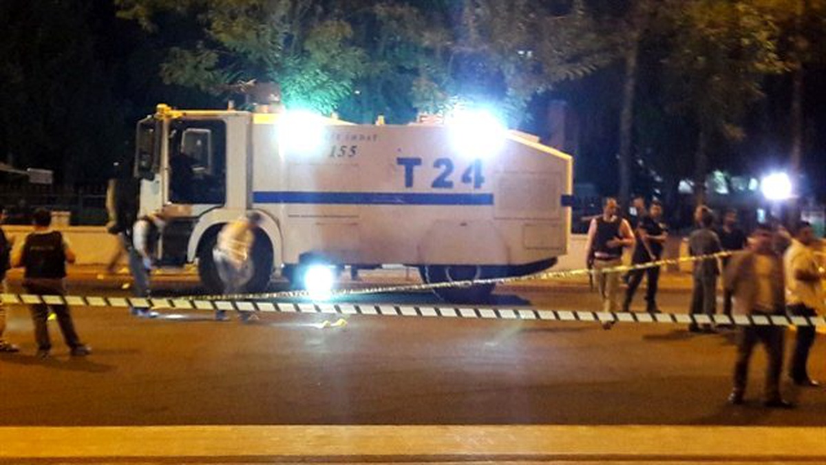 Diyarbakır\'da Polise Silahlı Saldırı