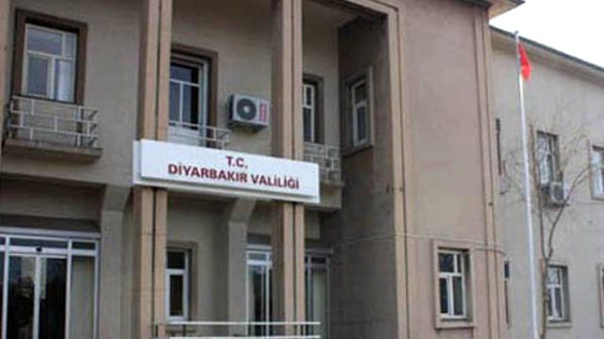 Diyarbakır Valiliği\'nden Polise Saldırı ile İlgili Açıklama
