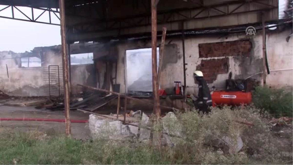 Elektrik Kontağından Çıkan Yangında Mobilya Fabrikası Kül Oldu