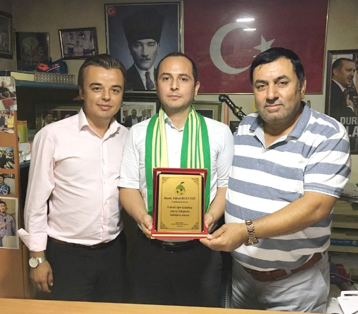 Erdemlispor\'dan Spor Dostu Savcıya Teşekkür Plaketi
