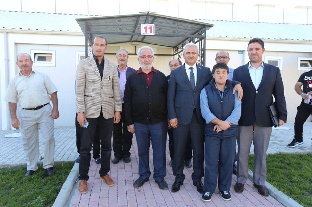 Erzincan Belediyesinden Engelli Çocuklara Havuz Eğlencesi