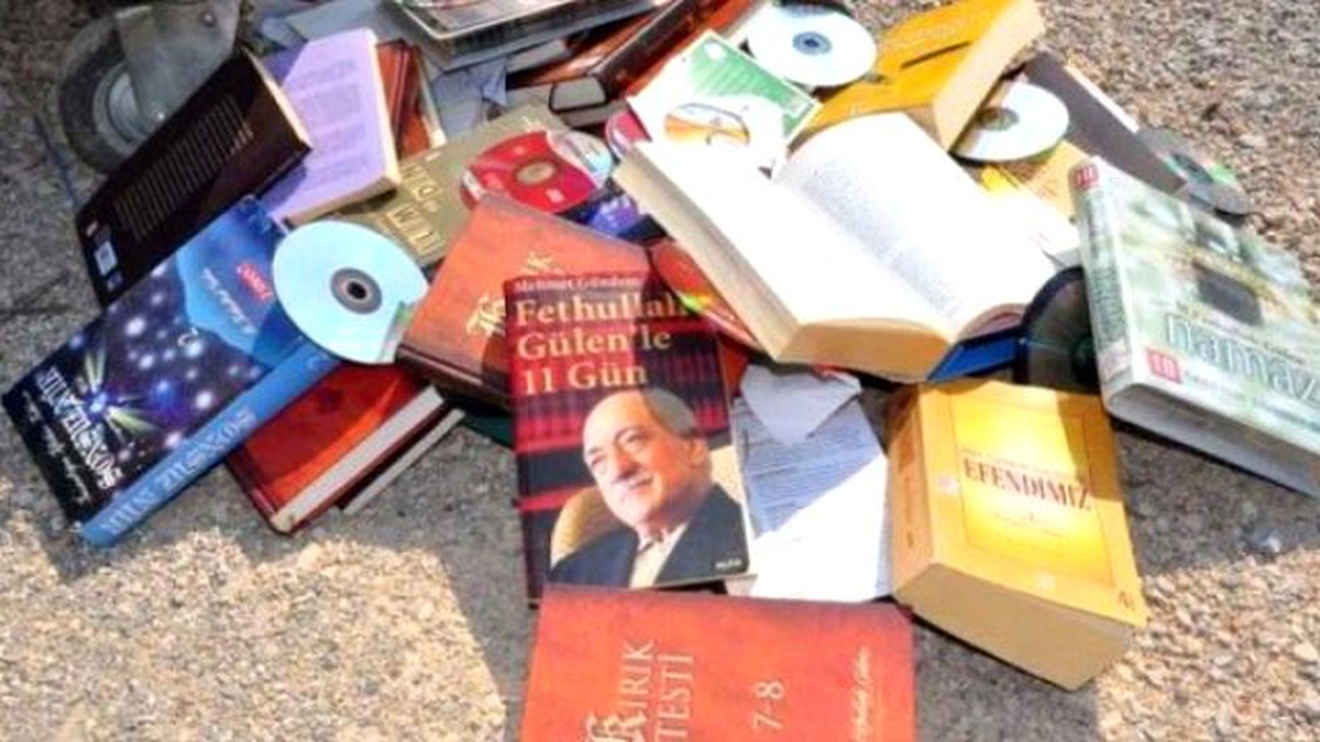 Eskişehir\'de Fetö\'ye Ait Kitap ve Cd\'ler Bulundu