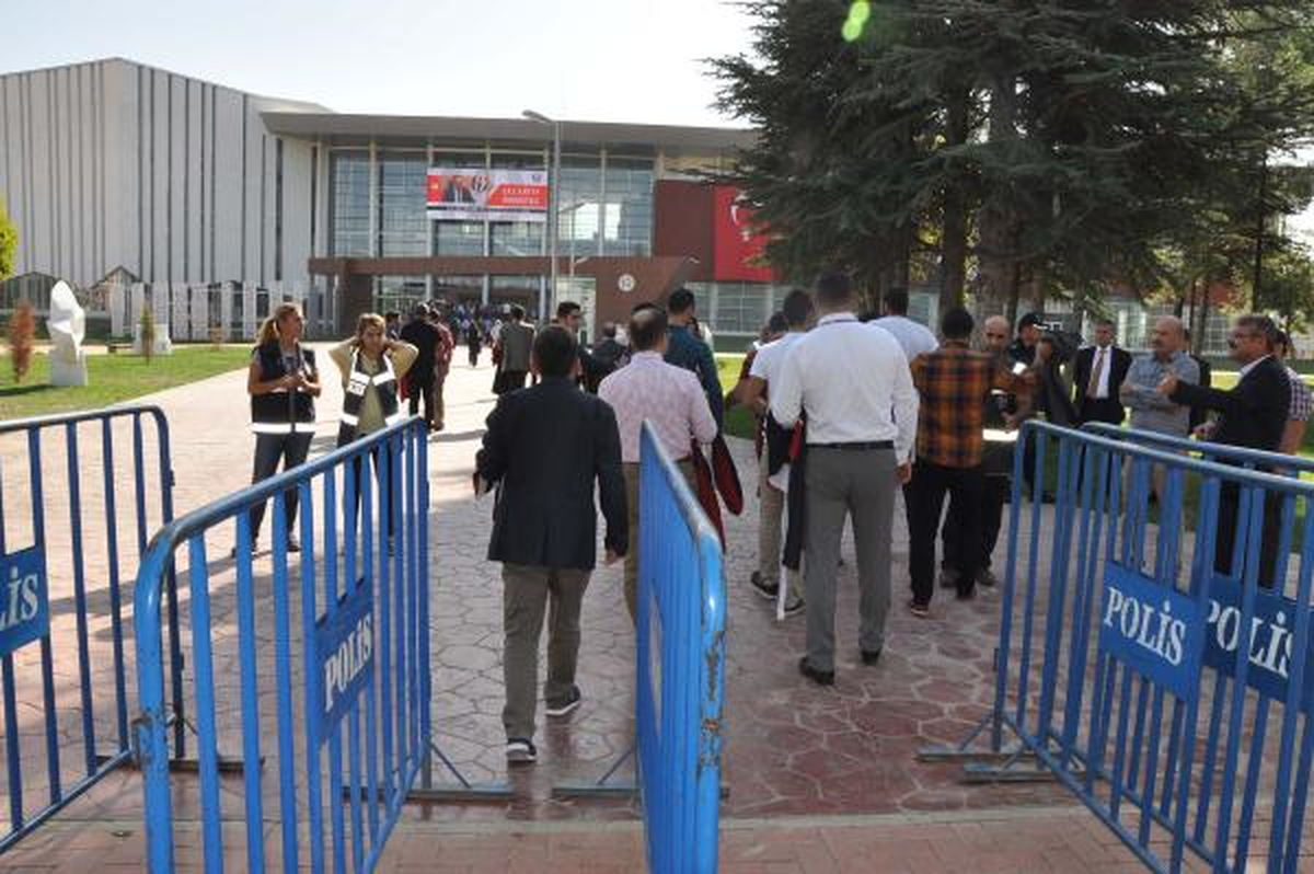 Gaziantep Üniversitesi\'nin Açılışında Sıkı Güvenlik Önlemi