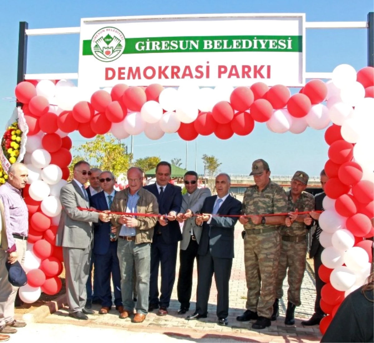 Giresun\'da Şehit Ömer Halisdemir Caddesi ve Demokrasi Parkı Açıldı