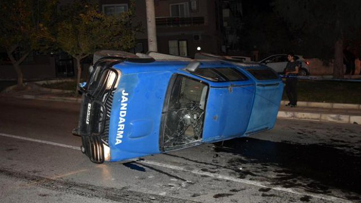 Görüntülü Haber) Askeri Personel Aracı Kaza Yaptı: 5 Yaralı