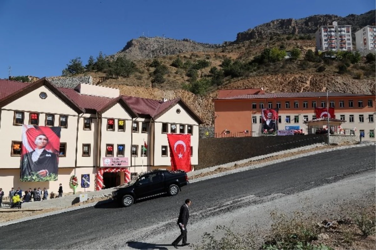 Gümüşhane\'de 2 Yeni Okul Törenle Açıldı