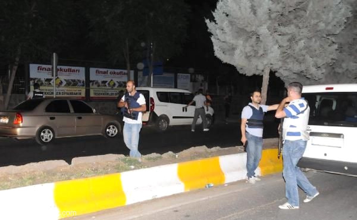 Güncelleme - Diyarbakır\'da Polise Silahlı Saldırı