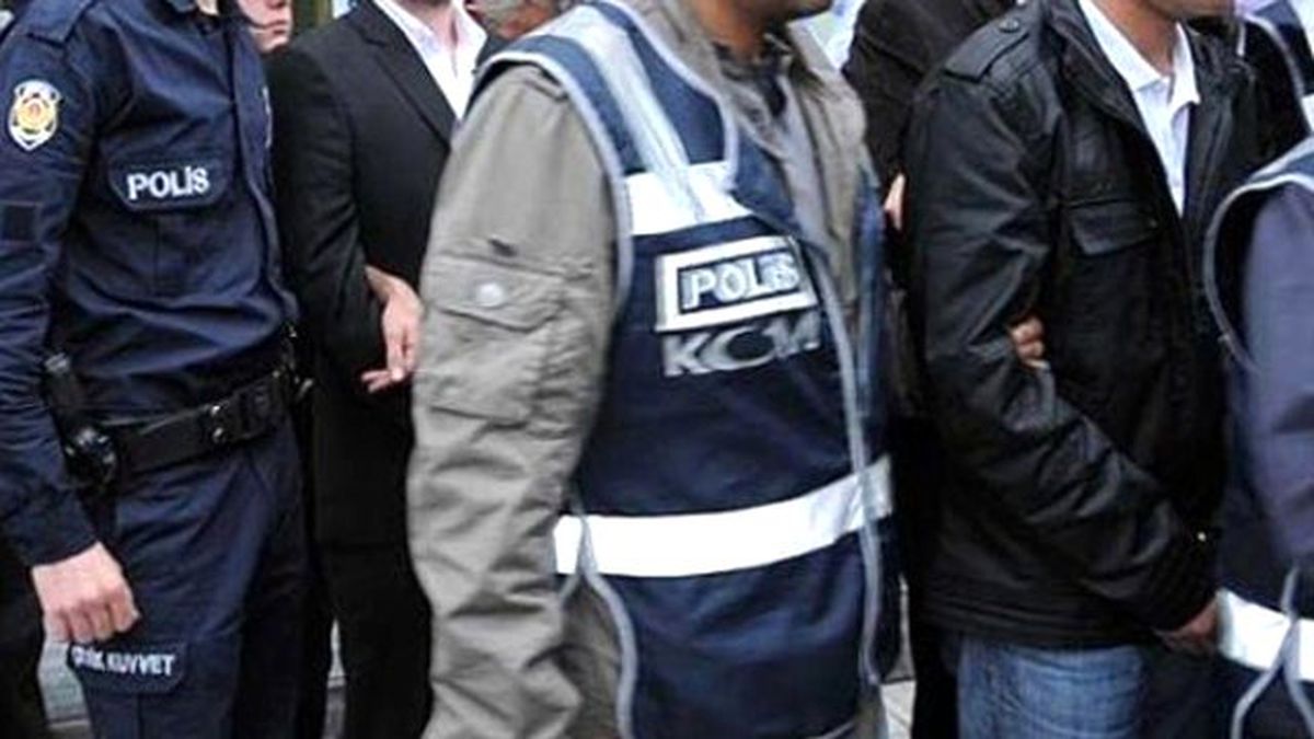 İzmir\'de Uluslararası Dolandırıcılık Şebekesi Operasyonu