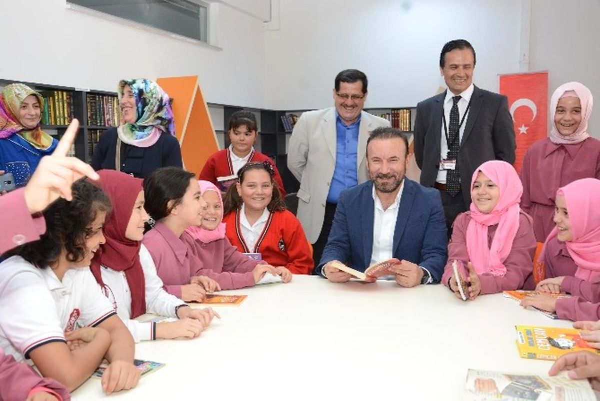 İzmit Belediyesi\'nden Bir Okula Daha Kütüphane