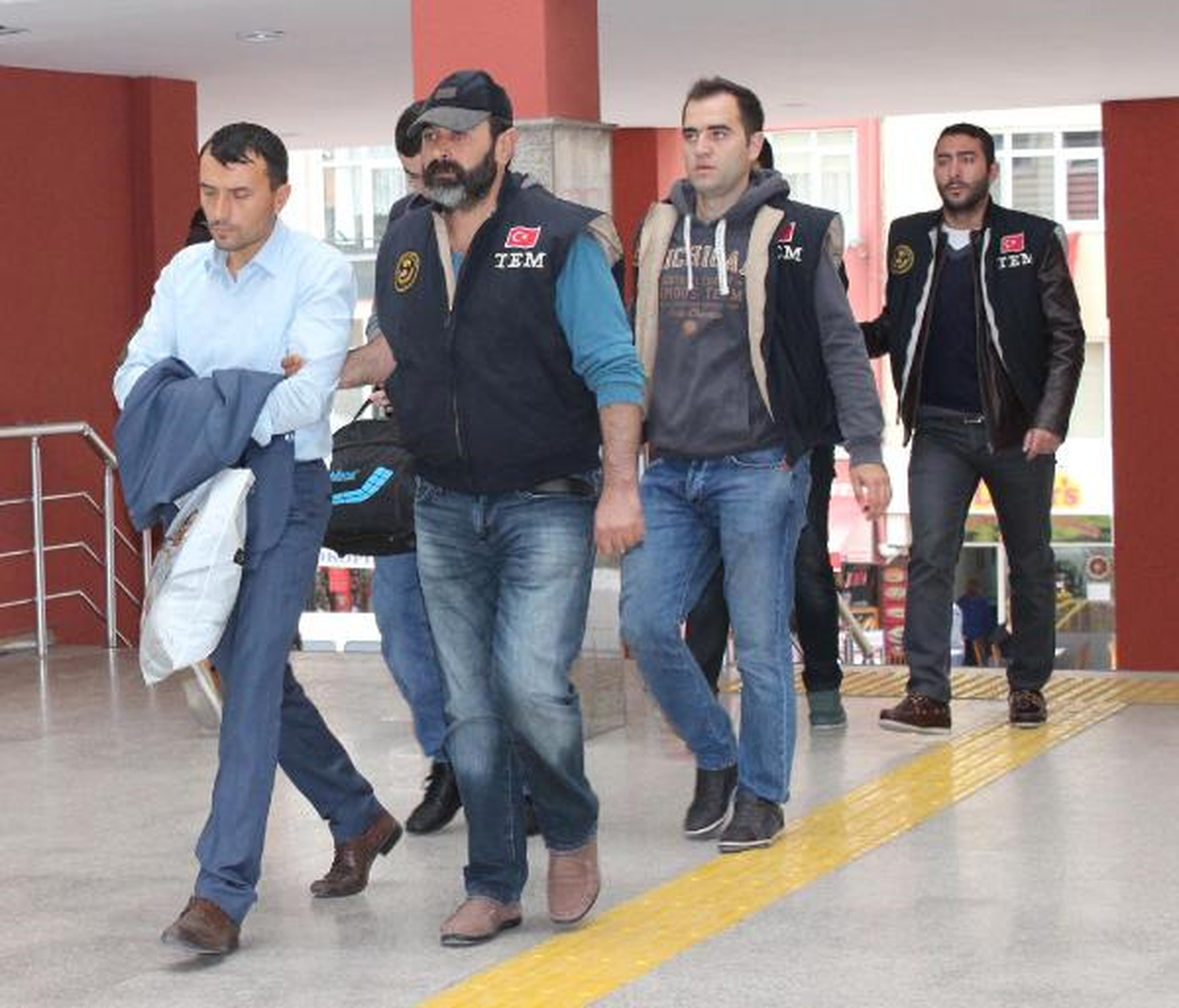 İzmit\'te 3 Ceza İnfaz Koruma Memuru Adliyeye Sevk Edildi