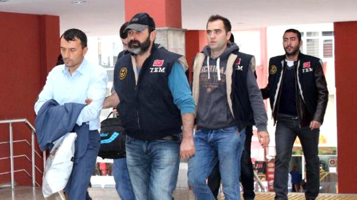 Görüntülü Haber) İzmit\'te 3 Ceza İnfaz Koruma Memuru Adliyeye Sevk Edildi