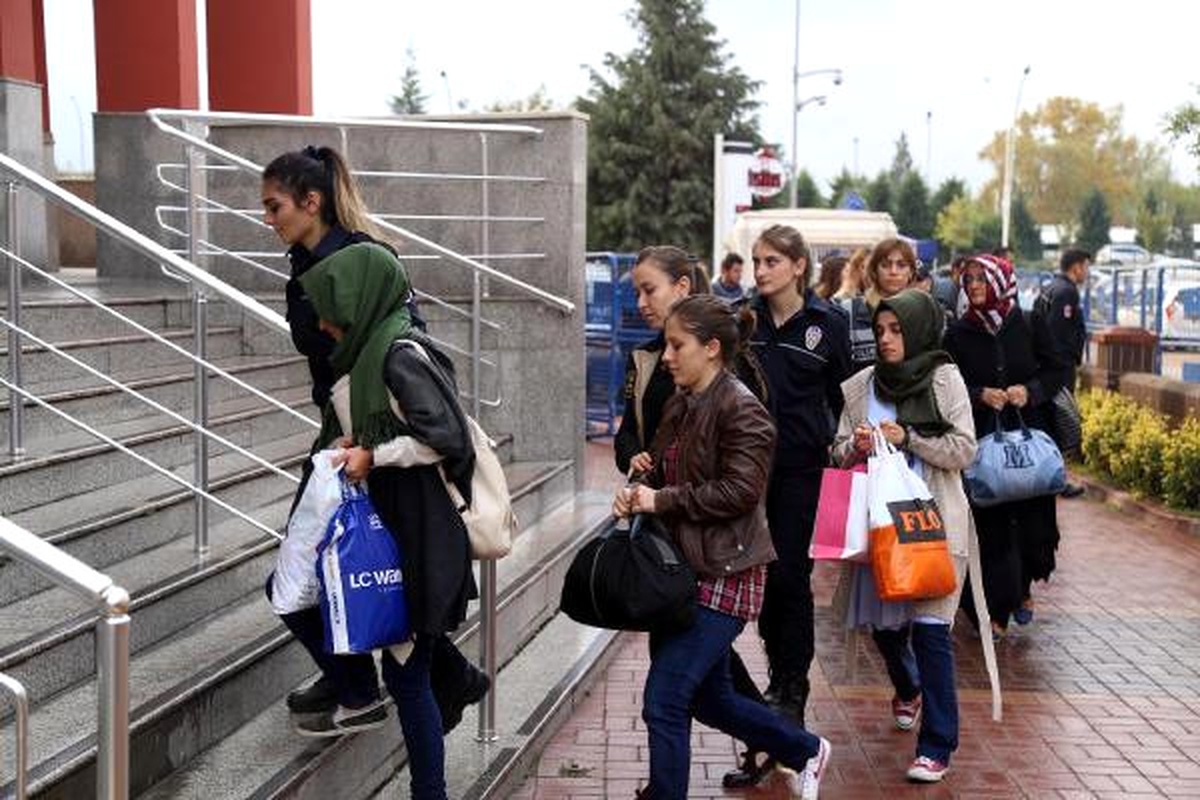 İzmit\'te Fetö Operasyonunda 9 Kadın Adliyeye Sevk Edildi