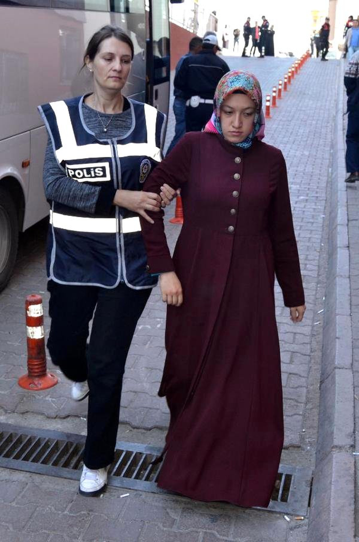 Görüntülü Haber) Kayseri\'de Fetö Şüphelisi 24 Kişi Adliyeye Sevk Edildi