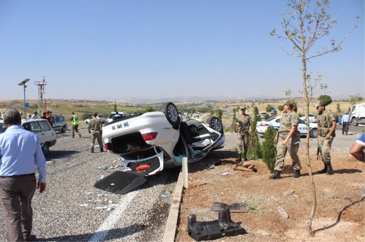 Kazazedenin Yakını Ambulansın Camını Kırdı