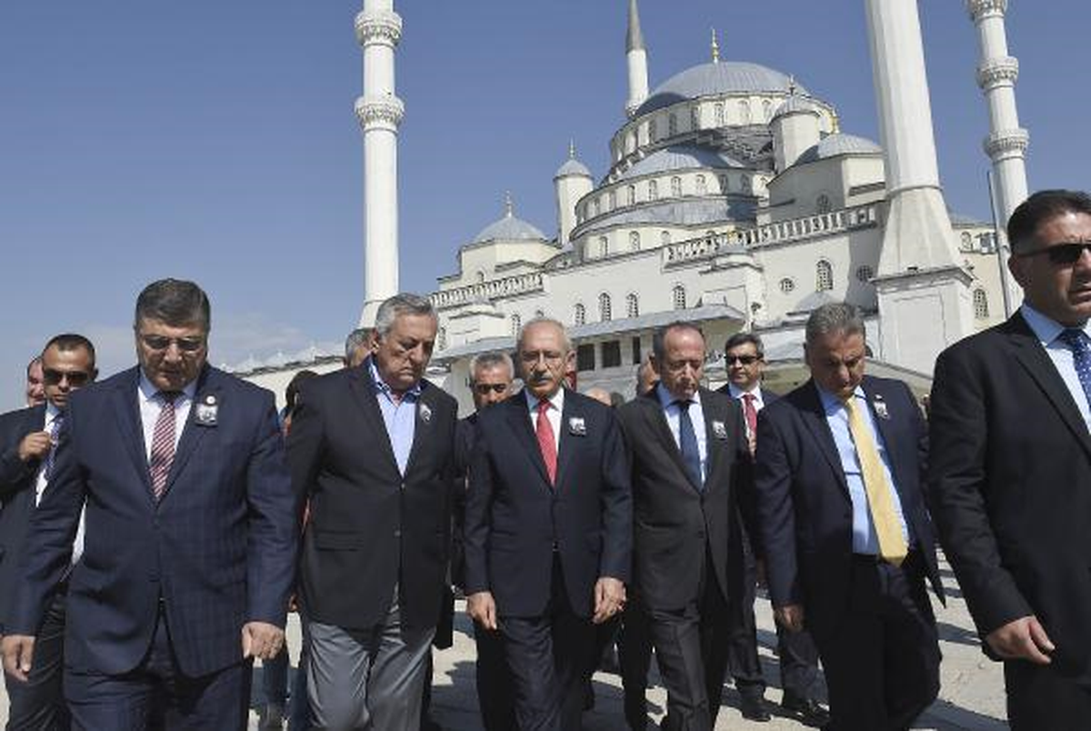Kılıçdaroğlu, ODTÜ Mezunları Derneği Başkanı Himmet Şahin\'in Cenaze Törenine Katıldı