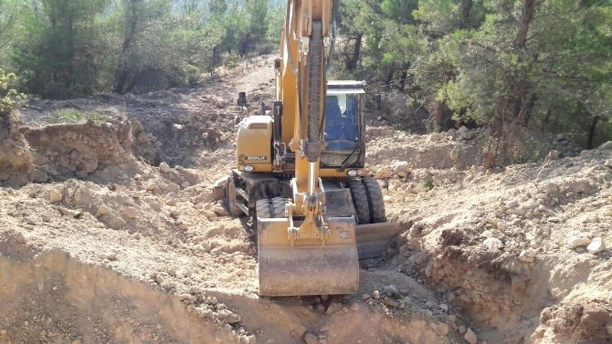 Kiraladıkları İş Makinesiyle Define Aradılar