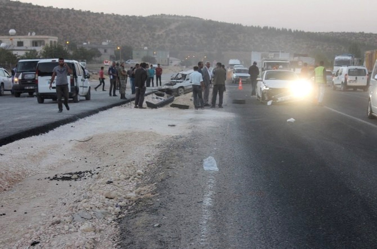 Mardin\'de Trafik Kazası: 3\'ü Ağır 5 Yaralı