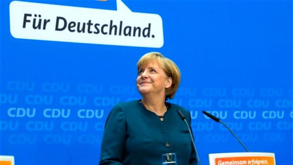 Merkel'e 'Adaylığını İlan Et' Baskısı