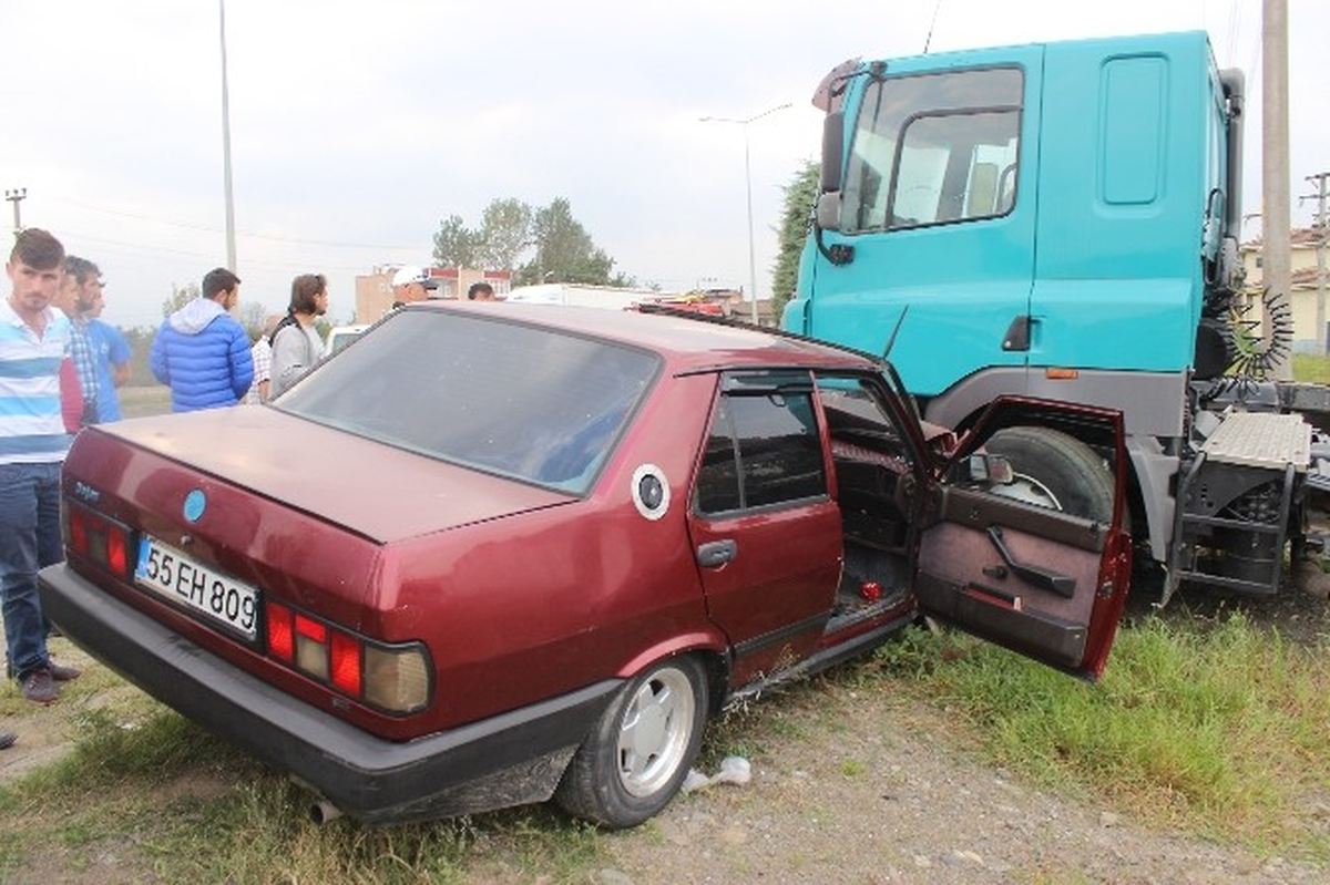 Otomobil Tır\'a Çarptı: 1 Yaralı